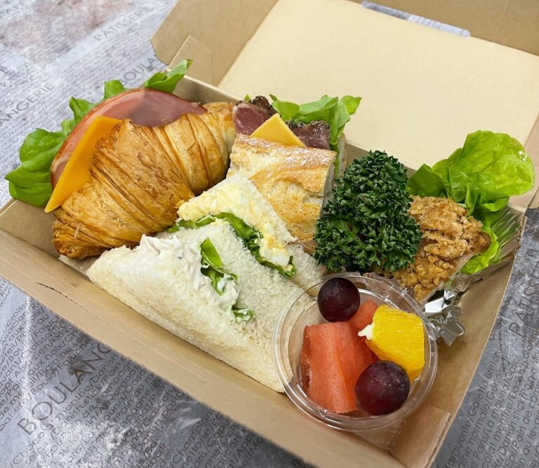 日本と海外の社員の皆さまのランチに、ベジタリアンの方向けを含むサンドBOXをお届けしました
