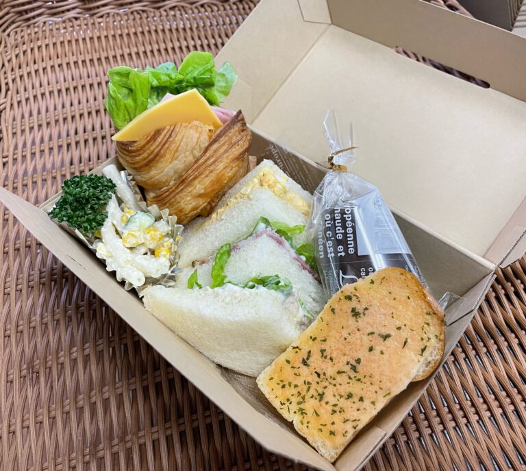 製薬会社様のご依頼で、先生方の軽食用サンドBOXをお届けしました
