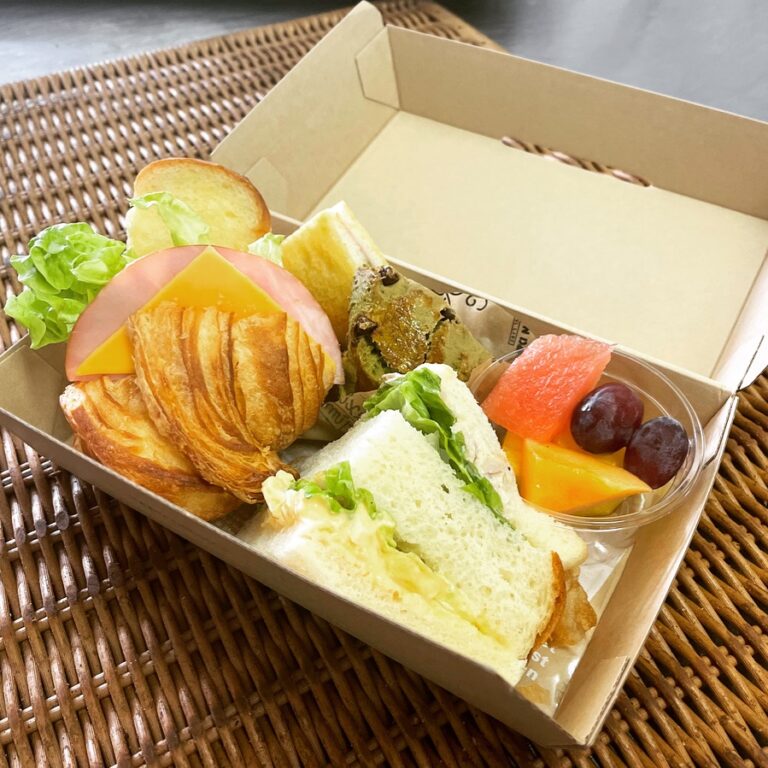 常連の企業様へ、毎回おまけを変えてお作りしている海外の方向けサンドBOXをお届けしました