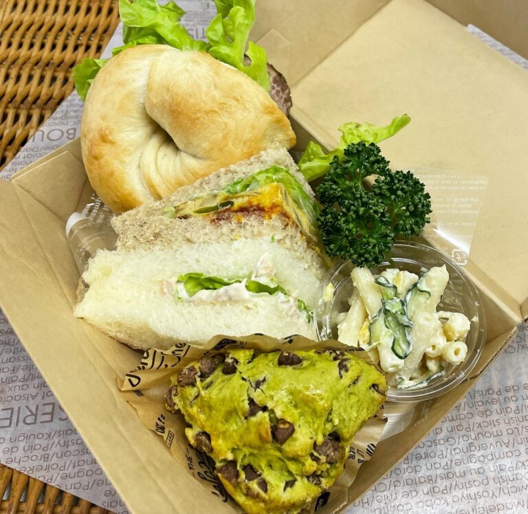 CM制作の皆さまの遅めの朝食に、腹持ちのよいボリュームサンドBOXをお届けしました