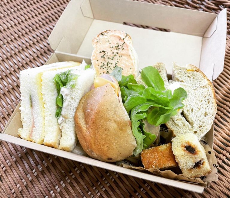 東京都港区のホテル会場へ、株主総会の軽食用サンドBOXを120名様分お届けしました
