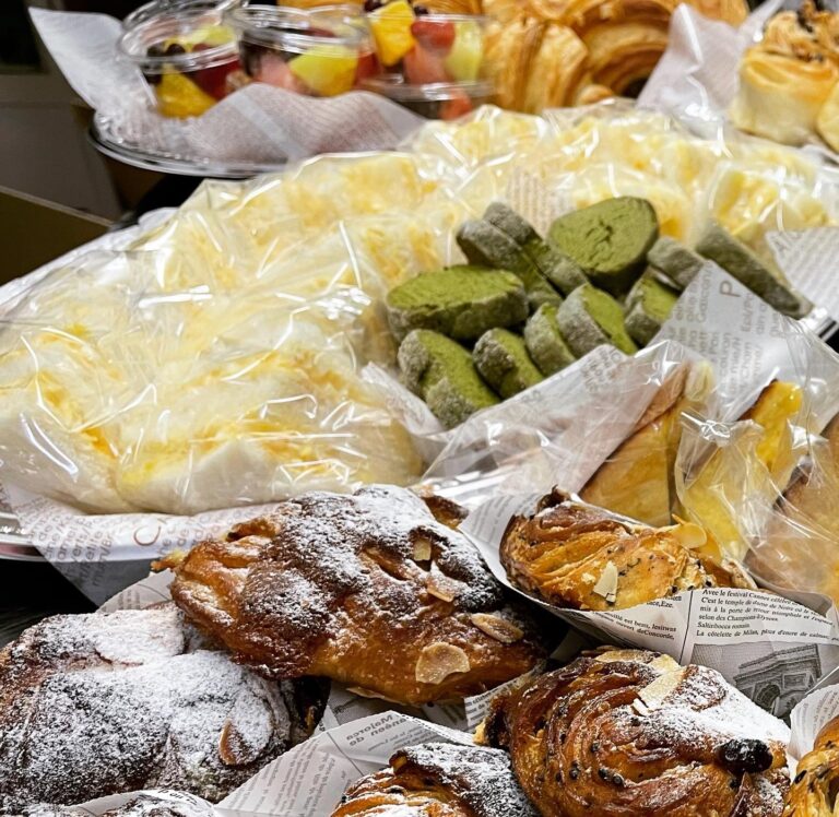 海外の方もいらっしゃる企業様の定期朝食に、卵サンドとデニッシュのオードブルをお届けしました