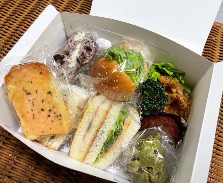 毎年年末にご注文いただく横浜の企業様へ、社員の皆さまに配るサンドBOXをお届けしました