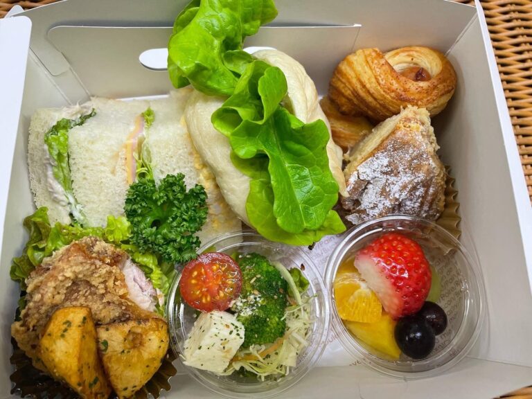 横浜市保土ケ谷区の企業様のランチミーティングに、ボリューム重視のサンドBOXをお届けしました