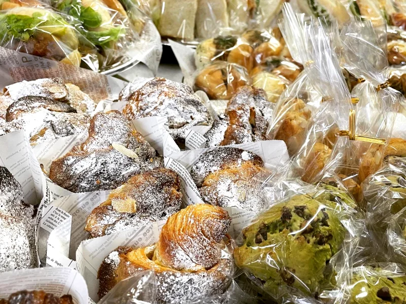 早朝・朝食のお届けにも対応するぱん工房うららの個包装パンとサンドイッチ