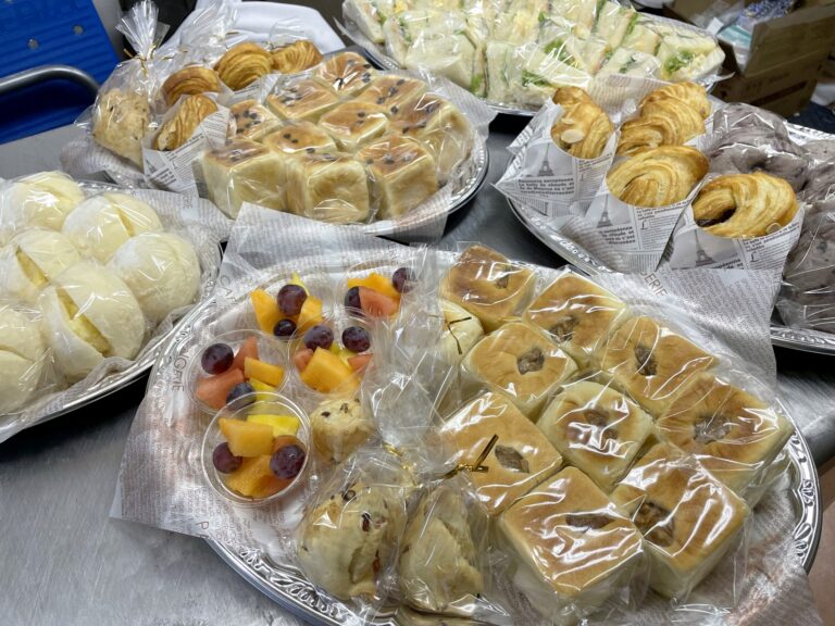 品川区のグローバル企業様へ、月に数回の定期朝食をお届けしています