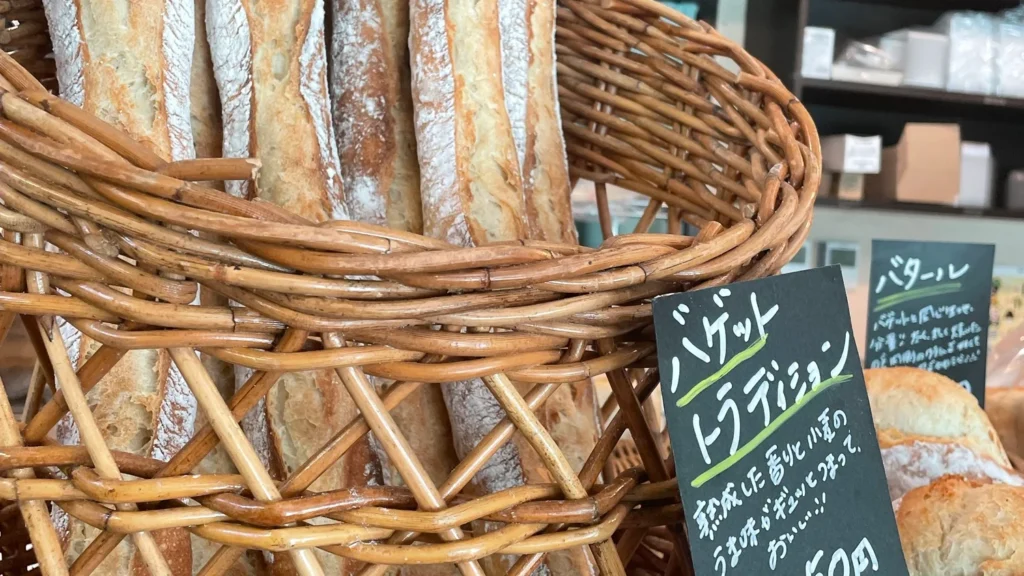 焼き上がったバゲット トラディション｜ぱん工房うらら