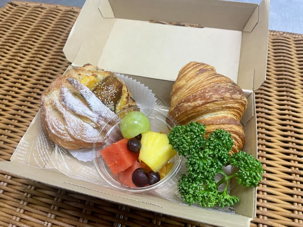 早朝出発の団体様向け朝食BOX（デニッシュ・クロワッサン・カットフルーツ）