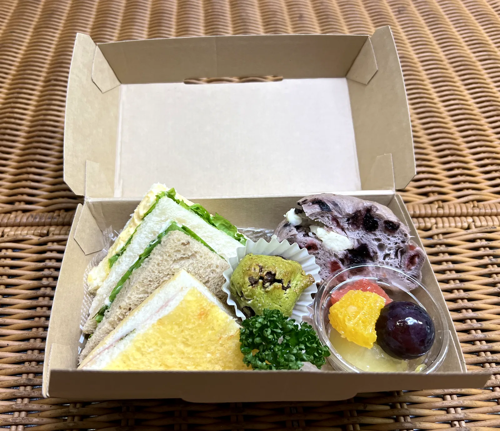 サンドイッチ・ベーグル・焼き菓子・カットフルーツのサンドBOX