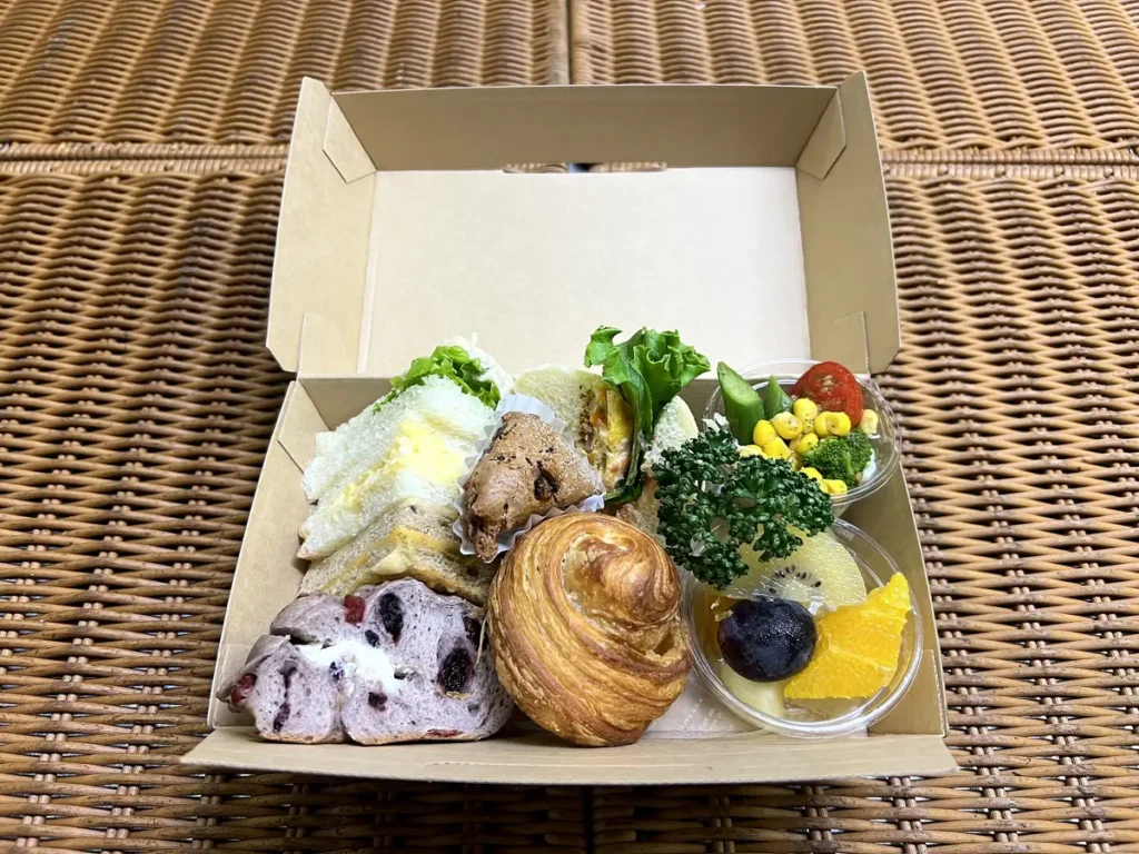 肉を使わないBOX（から揚げの代わりにサラダ）