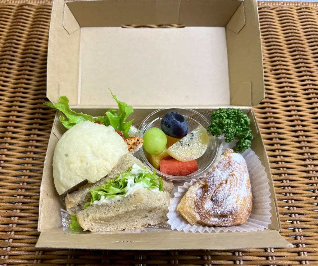 イベント朝食BOX（サンドイッチ・ペストリー・カットフルーツ）