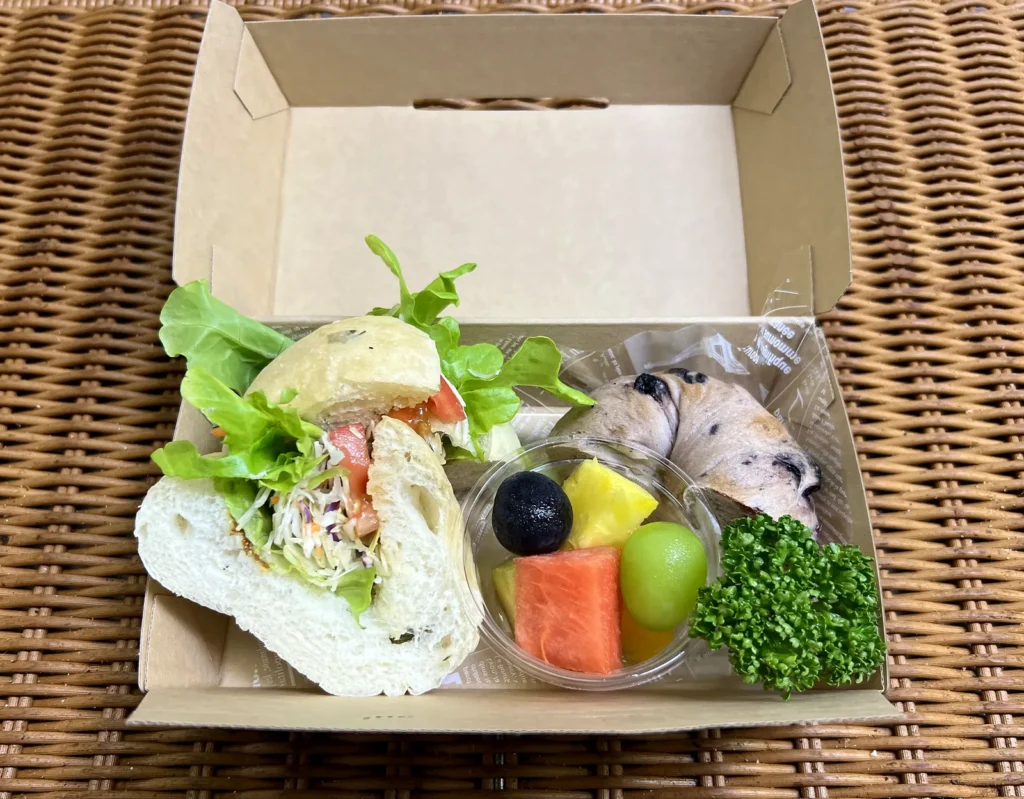ヴィーガン向け朝食BOX（野菜サンド・ベーグル・フルーツ）