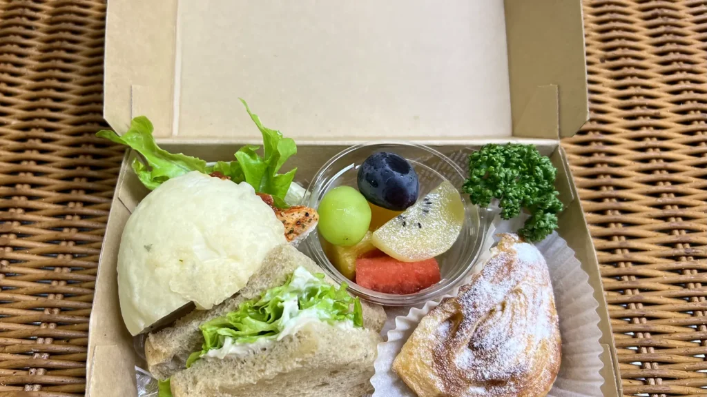 イベント朝食BOX（サンドイッチ・ペストリー・カットフルーツ）
