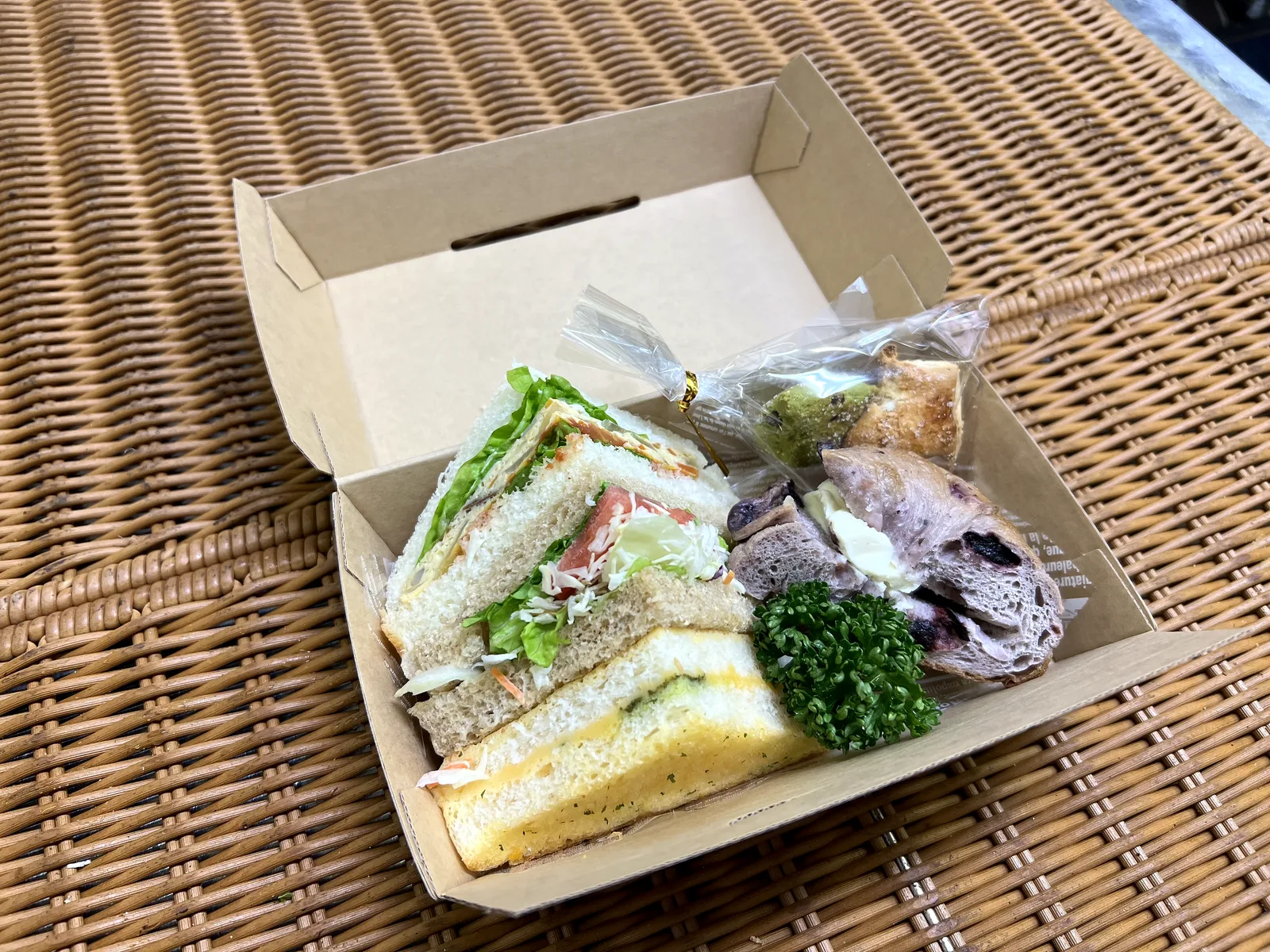 野菜オムレツサンド・野菜サンド・ベーグルサンド・スコーンのベジタリアン軽食BOX
