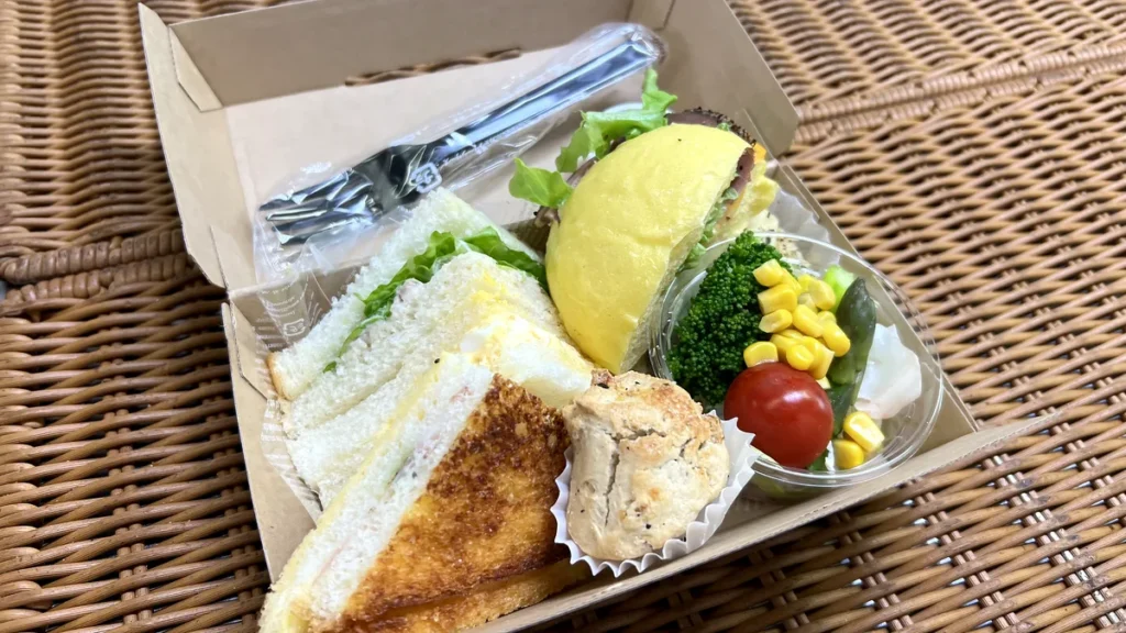 日本橋のオフィスへ、グローバル会議のウェルカムランチにパンランチBOX32名様分