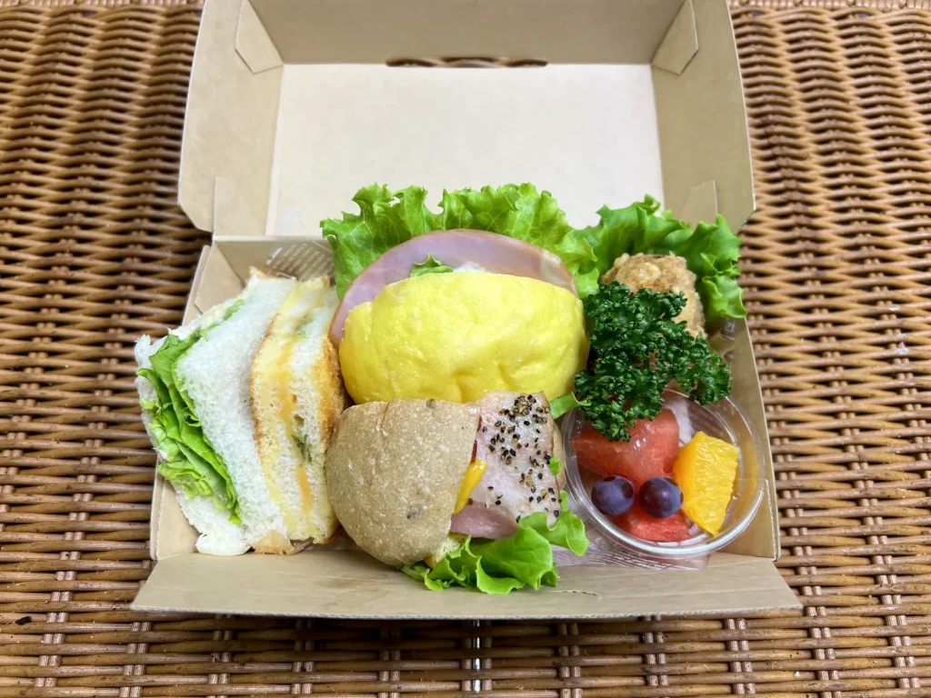 社内イベント向けランチBOX（サンドイッチ・パン・サラダ・フルーツ）