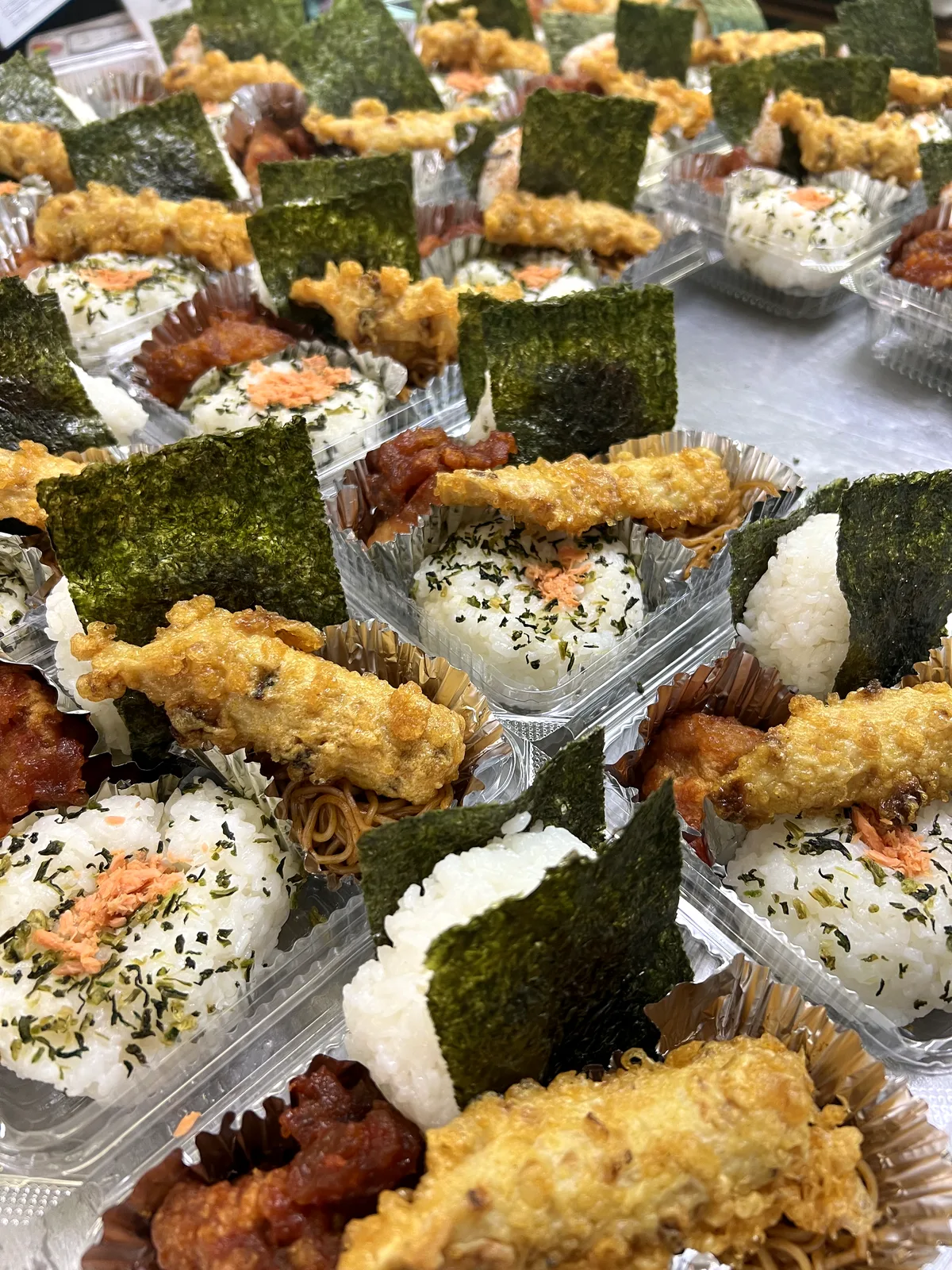 おにぎりとおかずのおにぎりパック