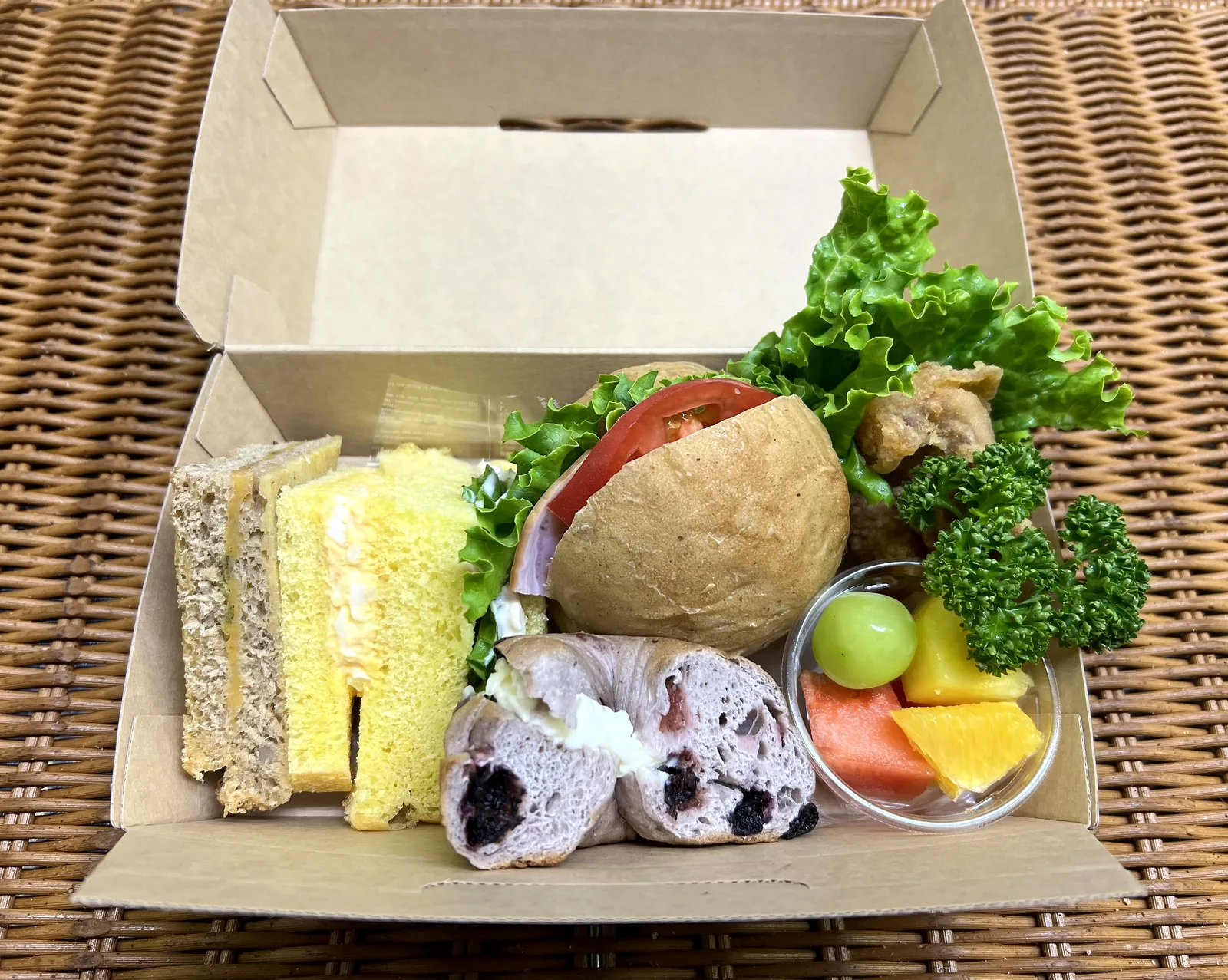 サンドイッチ・ベーグルサンド・からあげ・フルーツのサンドBOX
